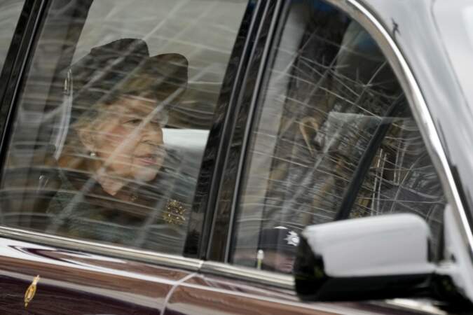 La reine Elizabeth II arrivant à l’abbaye de Westminster