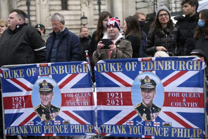 Les fans de la famille royale réunis devant l’abbaye de Westminster, à Londres