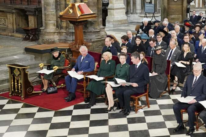 Elizabeth II, prince Charles Camilla, princess Anne et Tim Laurence