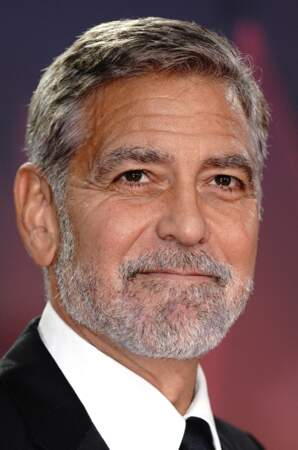 George Clooney a enchaîné les petits boulots. Il a notamment été vendeur de chaussures