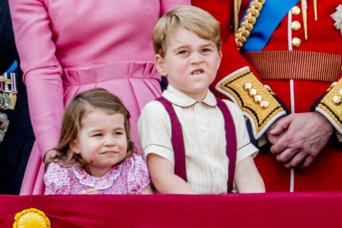La princesse Charlotte à 2 ans, lors de la parade  Trooping The Colour en juin 2017 avec son frère, le prince George