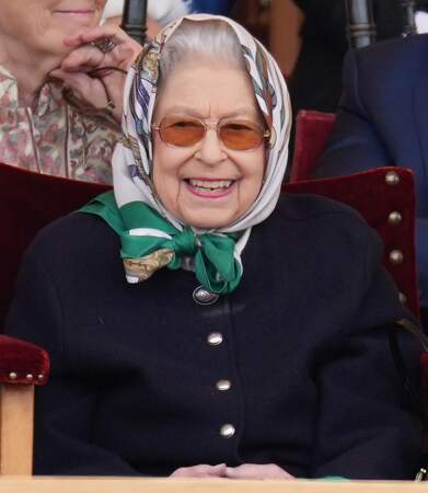 La reine Elizabeth II souriante à Windsor le vendredi 13 mai