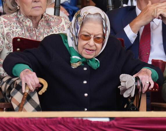 La reine Elizabeth 88 s'affiche tout sourire le vendredi 13 mai 2022