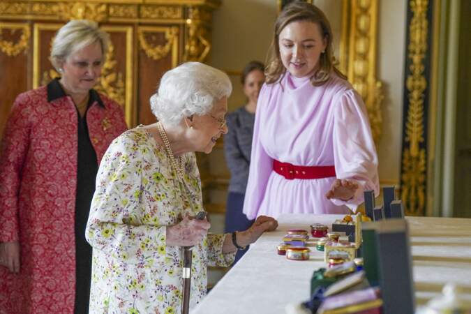 Le reine Elizabeth II souriante deux jours avant son jubilé de platine