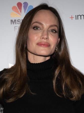 Angelina Jolie est une cousine au 25ème degré de la reine Elizabeth II