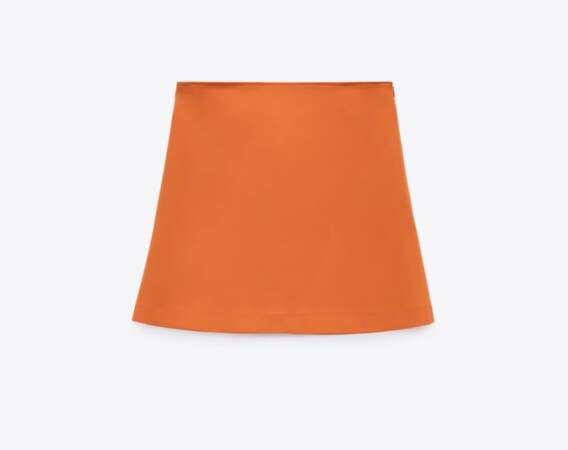 Mini-jupe orange Zara, 29,95 euros