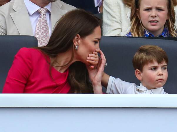 Kate Middleton et le prince Louis facétieux pour le défilé du Jubilé de platine