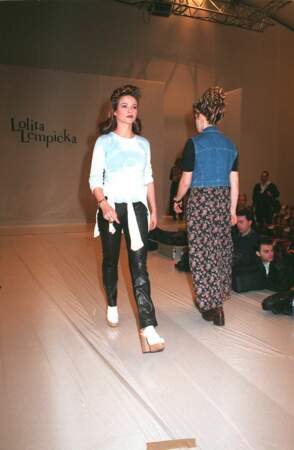 Charlotte Valandrey (27 ans) au défilé de mode Lolita Lempicka en 1995