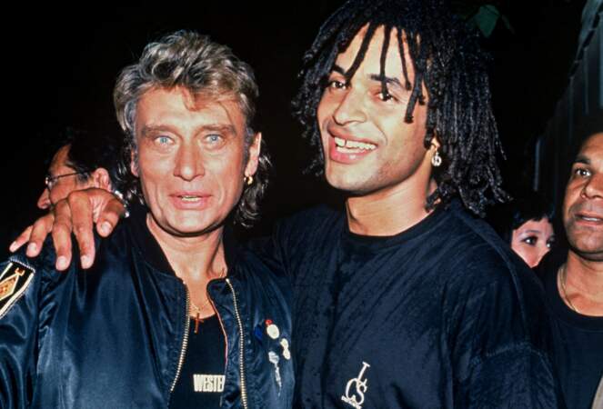 Yannick Noah (31 ans) à côté de Johnny Hallyday en 1991