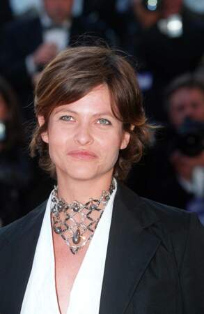 Charlotte Valandrey (31 ans) à la montée des marches du Festival de Cannes en 1999