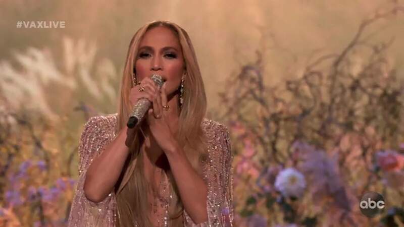Jennifer Lopez à 52 ans lors de l'enregistrement du concert caritatif Vax Live à Los Angeles, en 2021