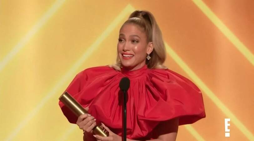 Jennifer Lopez à 51 ans, lors de la 46ème cérémonie des "E! People's Choice Awards" à Los Angeles, en 2020.