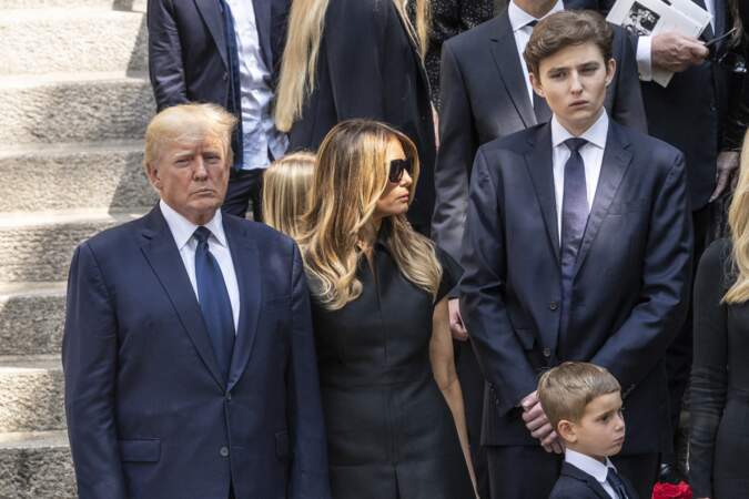 Donald Trump, Melania Trump et Barron Trump en l'église St Vincent Ferrer à New York pour les obsèques d'Ivana Trump, le 20 juillet 2022