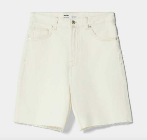 Short en jean long blanc Bershka, 25,99 euros