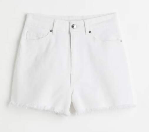 Short en jean blanc H&M, 19,99 euros