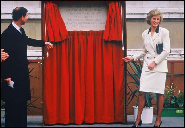 Le prince Charles et la princesse Diana à la National Gallery de Londres, en 1988