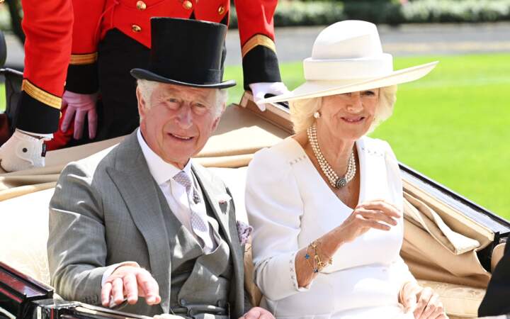 Le prince Charles et Camilla Parker-Bowles à l'hippodrome d'Ascot dans le Berkshire, le 15 juin 2022. 