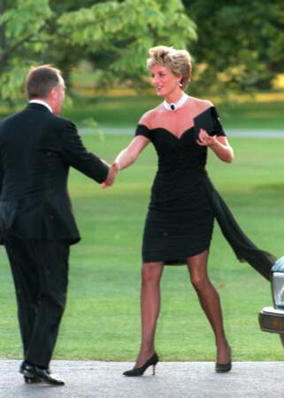 La revenge dress de Lady Diana portée en 1994 est la robe la plus célèbre du monde entier 