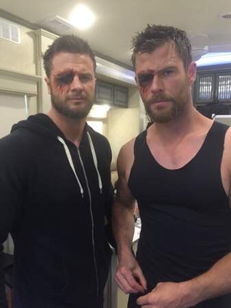 Chris Hemsworth et sa doublure pour le tournage de Thor Ragnarok en 2017 en Australie