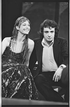 Michel Sardou (28 ans) et Jane Birkin en 1975