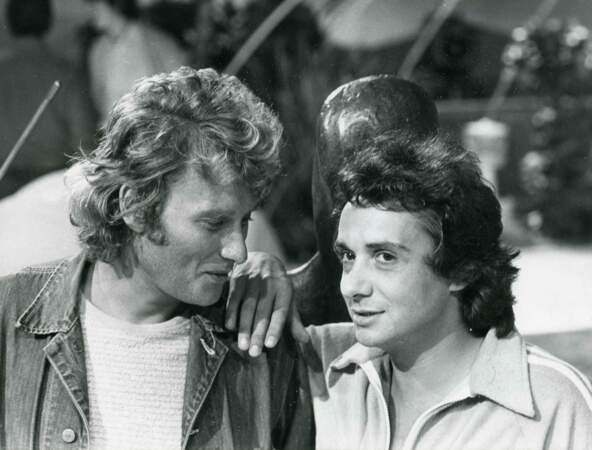 Michel Sardou (23 ans) et Johnny Hallyday en 1970