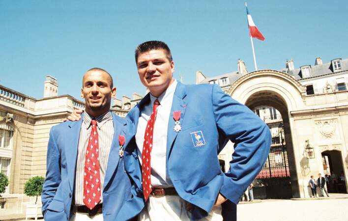 En 1996, David Douillet est champion du monde olympique de judo reçoit la légion d'honneur à l'Elysée