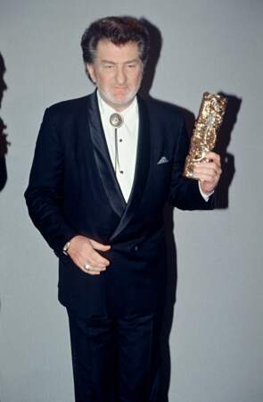 En 1996, Eddy Mitchell reçoit le César du meilleur second rôle dans Le Bonheur est dans le pré