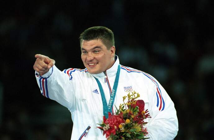 En 2000, David Douillet remporte la médaille d'or de judo aux JO de Sydney