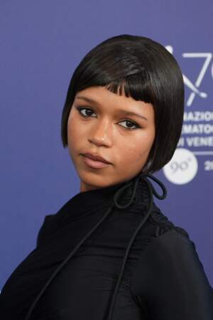 Taylor Russell porte une mini frange coiffée étrangement à la Mostra de Venise, le 2 septembre 