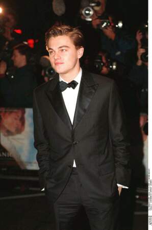 Leonardo DiCaprio à la première de Titanic à Londres en 1997