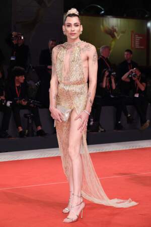 Kyle De'Volle dans une robe dorée à la 79e édition du festival du film international à Venise