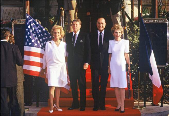 Bernadette Chirac et Jacques Chirac rencontrent Ronald Reagan et sa femme Nancy en 1984 (51 ans)