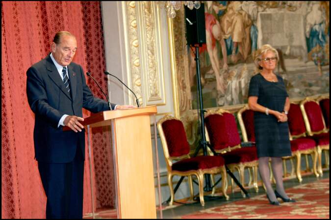 Le Président Jacques Chirac et sa femme Bernadette Chirac lors d'une cérémonie de décorations à l'Elysée en 2007 (72 ans)