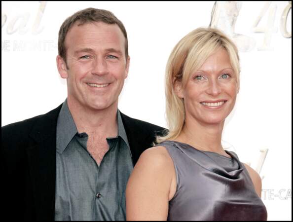 En 2004, Rebecca Hampton rencontre Serge Dupire sur les plateaux de Plus belle la vie. Le couple se sépare en 2012.