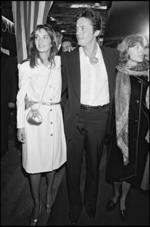 En 1958, Alain Delon rencontre Romy Schneider sur le tournage du film Christine. Leur relation dure cinq ans.