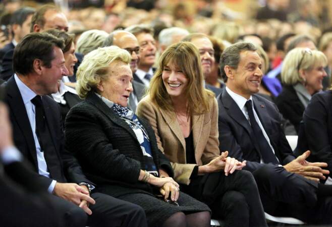 En 2014, Bernadette Chirac, Carla Bruni-Sarkozy et Nicolas Sarkozy lors d'une réunion de l'UMP (79 ans)