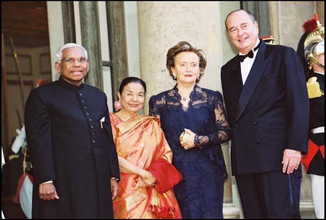 Bernadette Chirac et le président de la République Jacques Chirac reçoivent le Prince Indien Raman Narayanan et son épouse en 2000 (65 ans)