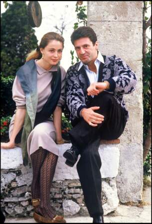 En 1984, Emmanuelle Béart rencontre Daniel Auteuil sur le tournage d'un film d'Edouard Molinaro. Ils vivent ensemble durant 11 ans.