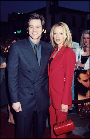 En 1996, Jim Carrey épouse Lauren Holly. Elle demandera le divorce 9 mois plus tard.