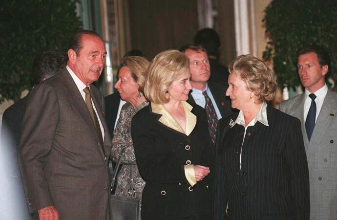 Bernadette Chirac et Jacques Chirac rencontrent Hillary Clinton à Paris en 1996 (62 ans)