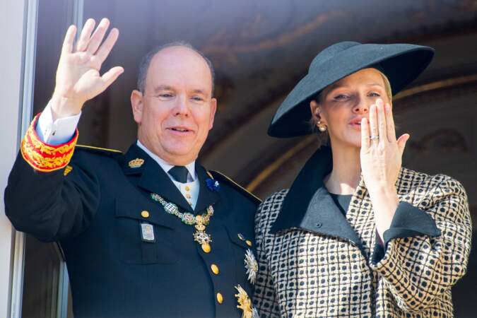 Le Prince Albert II de Monaco et la Princesse Charlène de Monaco lors de la parade militaire en 2018 (60 ans)