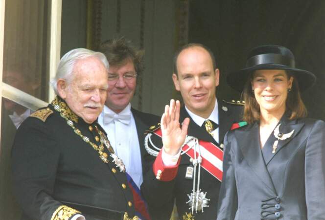 Le Prince Rainier III, le Prince Albert II de Monaco, la Princesse Caroline de Hanovre et le Prince Ernst August de Hanovre à la fête nationale monegasque en 2001 (43 ans)