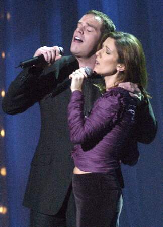 Garou et Céline Dion sont les interprètes du titre Sous le vent, sorti en 2001