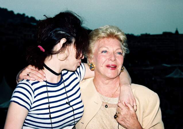Line Renaud (66 ans) et Béatrice Dalle au Festival de Cannes en 1994