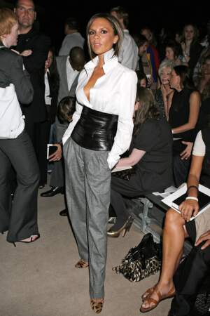 Victoria Beckham (32 ans) à la pointe de la mode en 2006