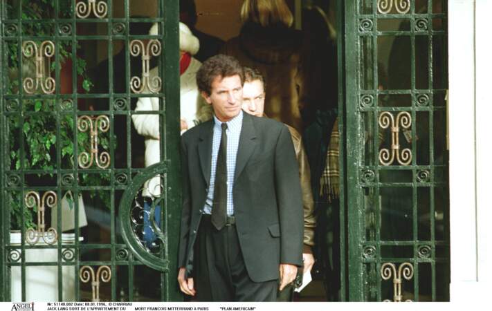 En 1992, Jack Lang a rencontré la Reine Elizabeth II lors de sa visite en France. 