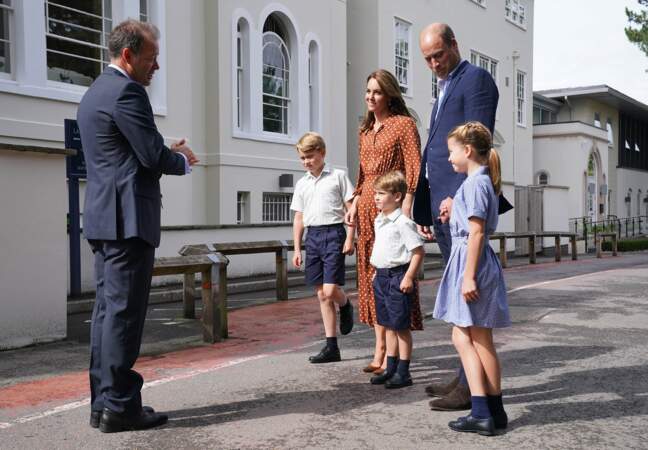 Prince George, Princesse Charlotte et Prince Louis font leur rentrée à la Lambrook School le 8 septembre 2022, accompagnés par Kate et William