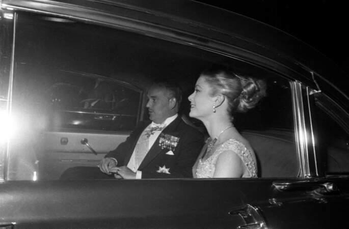 Grace Kelly au volant de la voiture fait une sortie de route, avec sa fille Stéphanie à bord