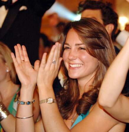 Kate Middleton (24 ans) s'amuse à la soirée au profit de la recherche médicale pour les enfants au Royal Lancaster Hôtel en 2006