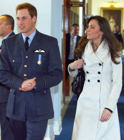 Kate Middleton (26 ans) et le prince William au 90e anniversaire de la Royal Air Force en 2008